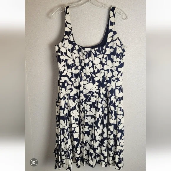 American Living Blue & White Floral Pleated Fit & Flare Women's Size 16 - Picture 2 of 9